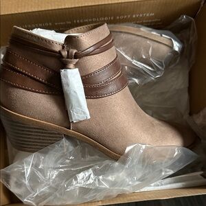 Life Stride Tan and Brown Ankle Booties
